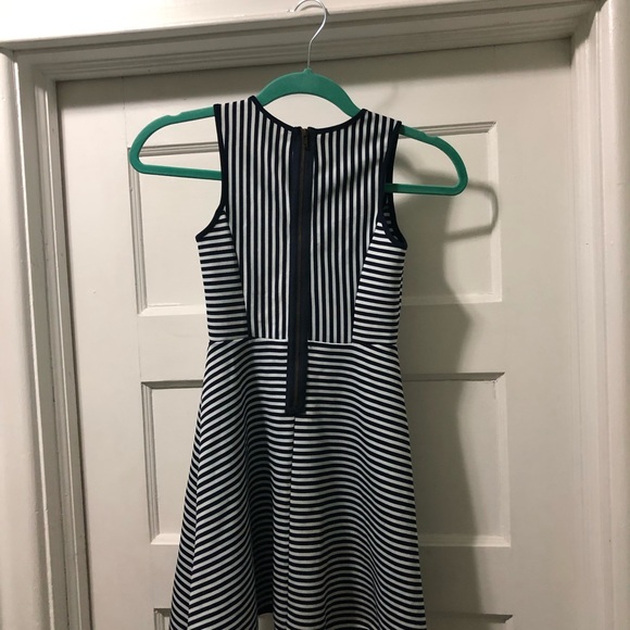 Blue and white striped dresses - Picture 2 of 2